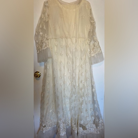 3 Piece White Pakistani Maxi Dress - Picture 5 of 5